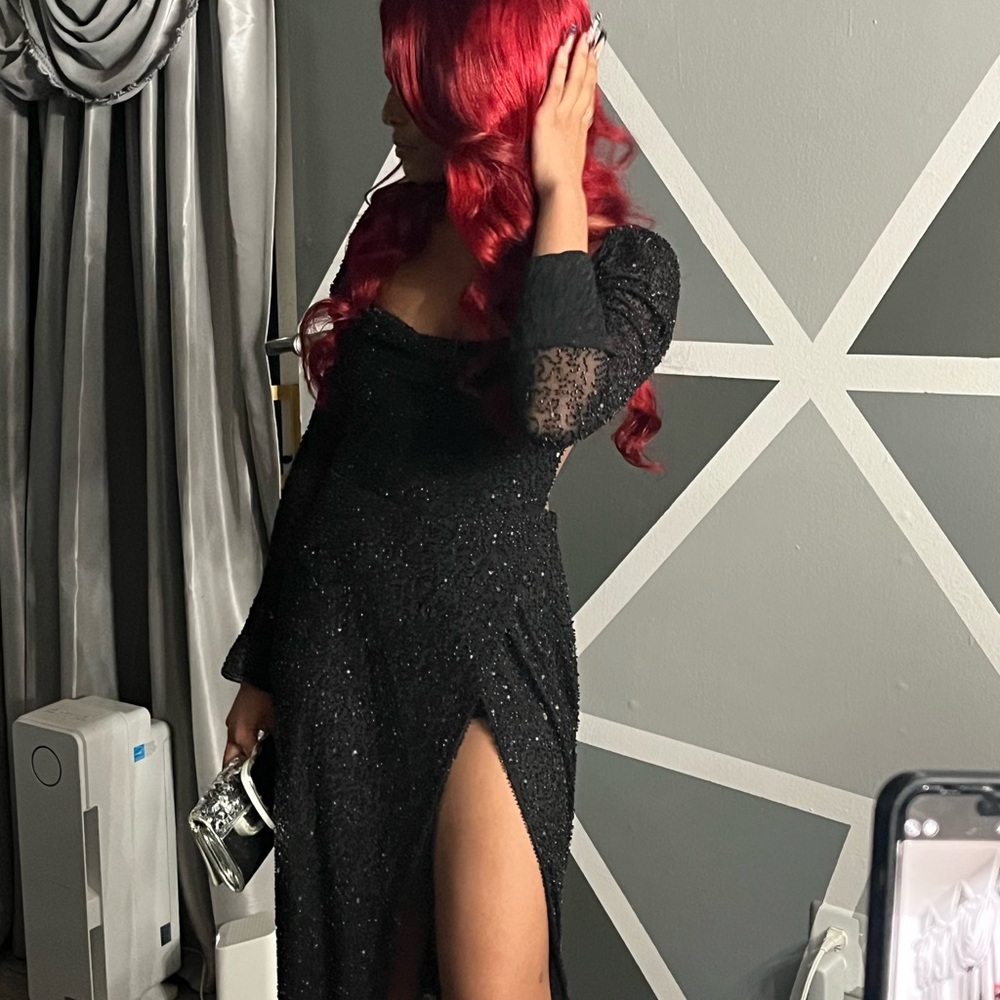 Elegant black dress, wore once,size 8